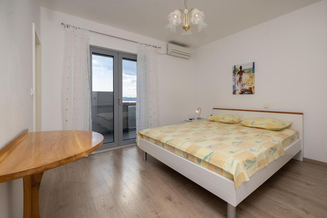 Family Apartments - Guesthouse Vranjes Makarska Bagian luar foto