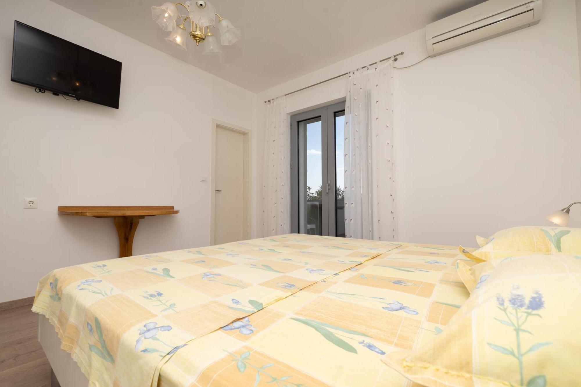 Family Apartments - Guesthouse Vranjes Makarska Ruang foto